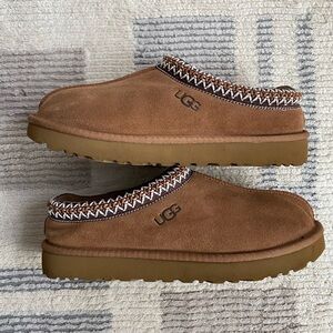 Ugg Tasman Slipper in Chestnut